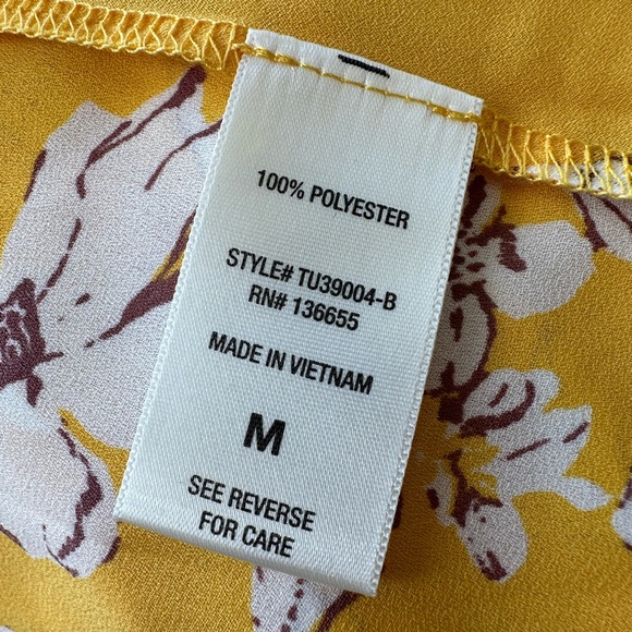 NWT WEST KEI Allura Knot Detail Blouse YELLOW 💛 Women Med Front TIE KNOT V-Neck - Picture 12 of 12